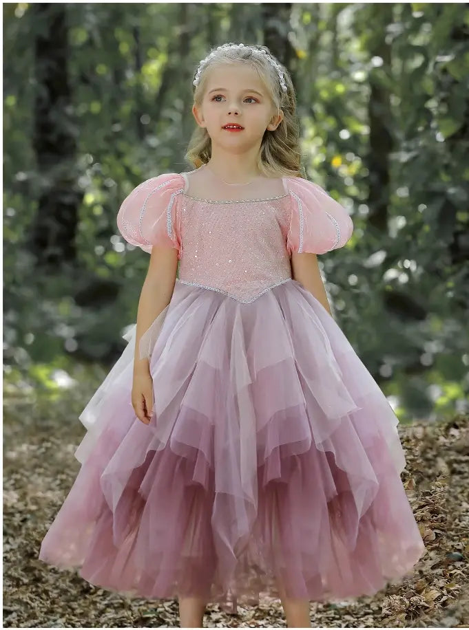 Robe de princesse rose en tulle à manches longues et courtes