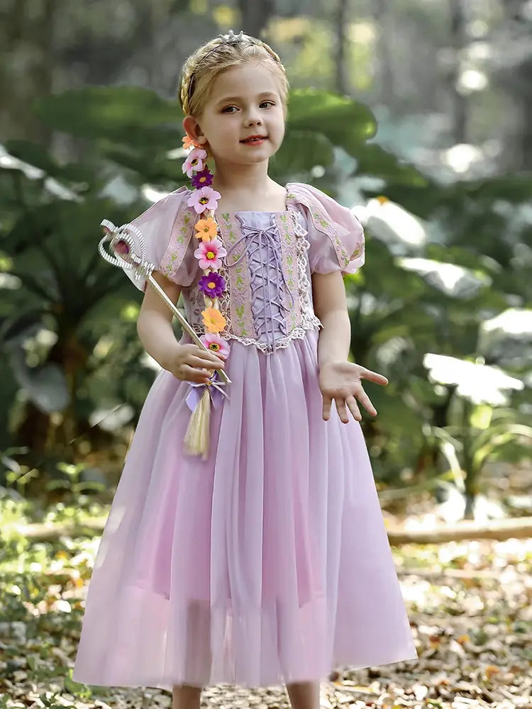 Robe de princesse violette et bandeau tressé