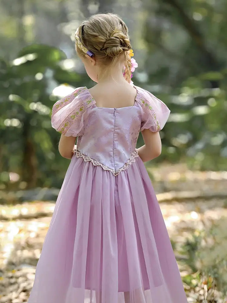 Robe de princesse violette et bandeau tressé