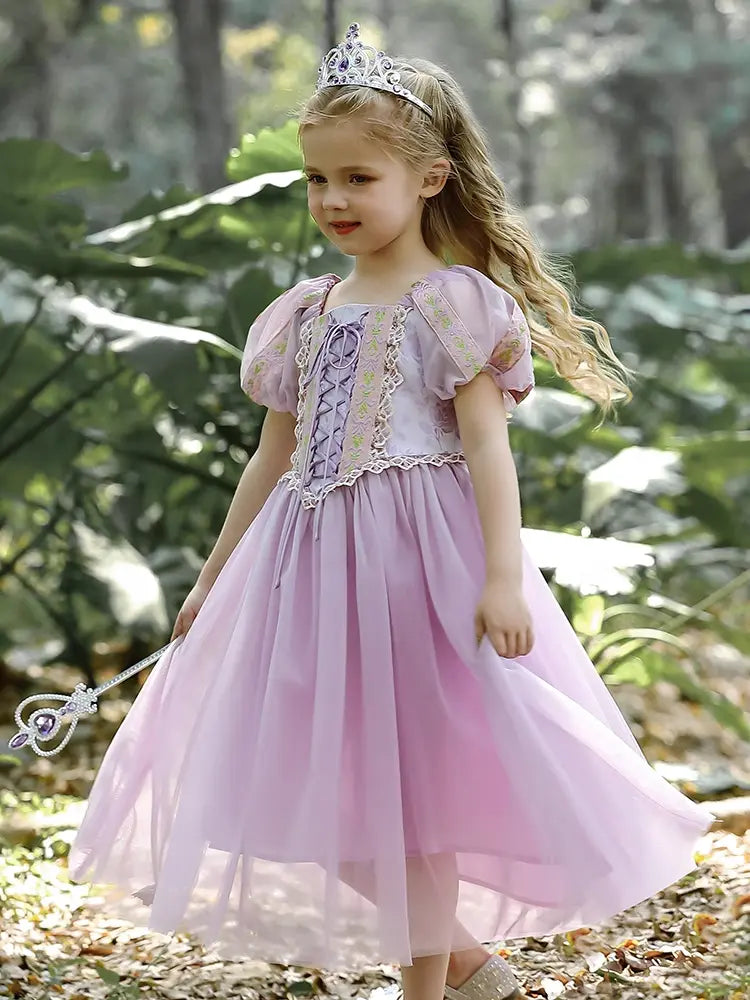 Robe de princesse violette et bandeau tressé