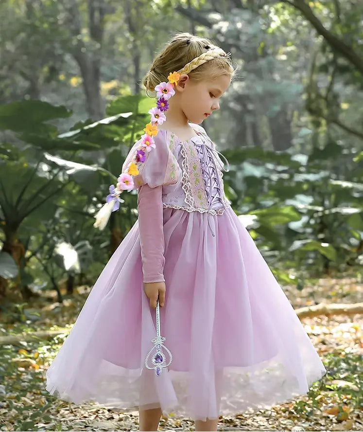 Robe de princesse violette et bandeau tressé