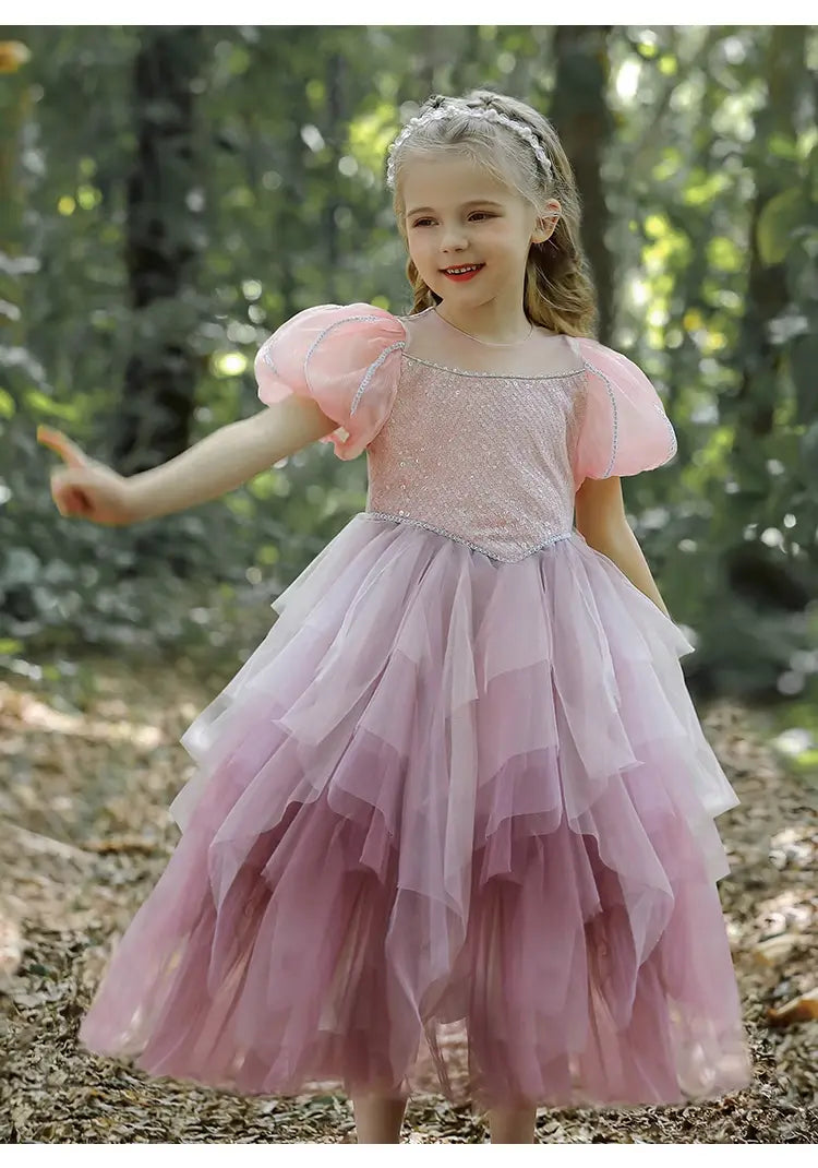 Robe de princesse rose en tulle à manches longues et courtes