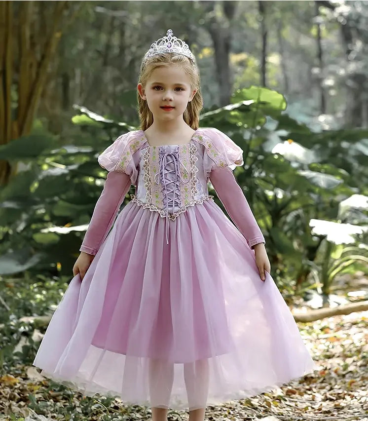 Robe de princesse violette et bandeau tressé