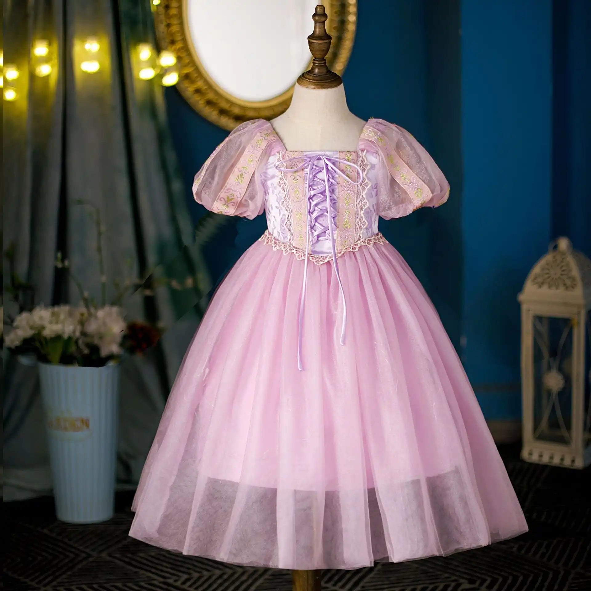 Robe de princesse violette et bandeau tressé