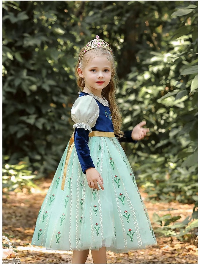 green_long_sleeves_princess_dress